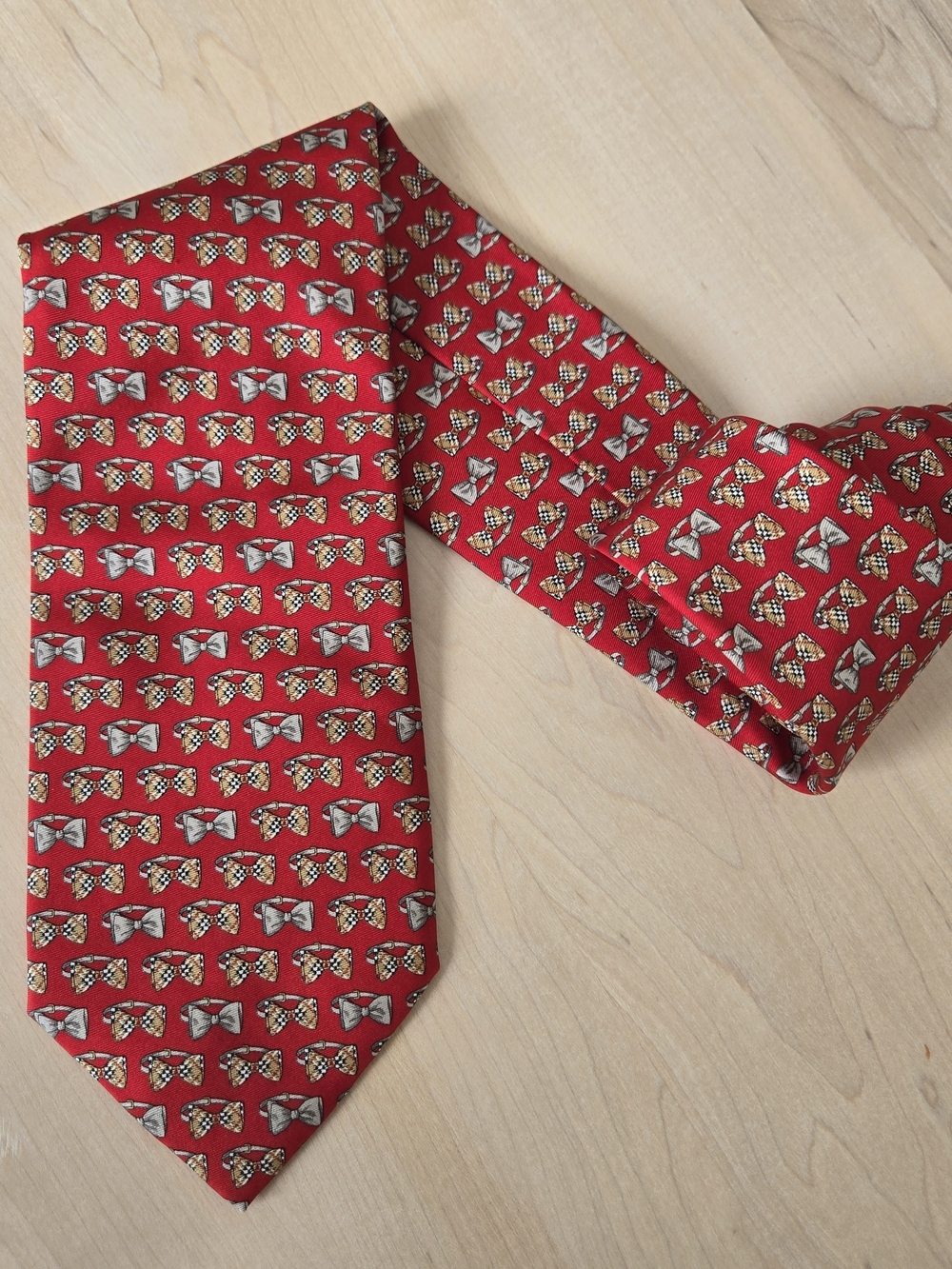 Burberry Red Silk Tie with Bow-Tie Motif - Picture 3 of 10